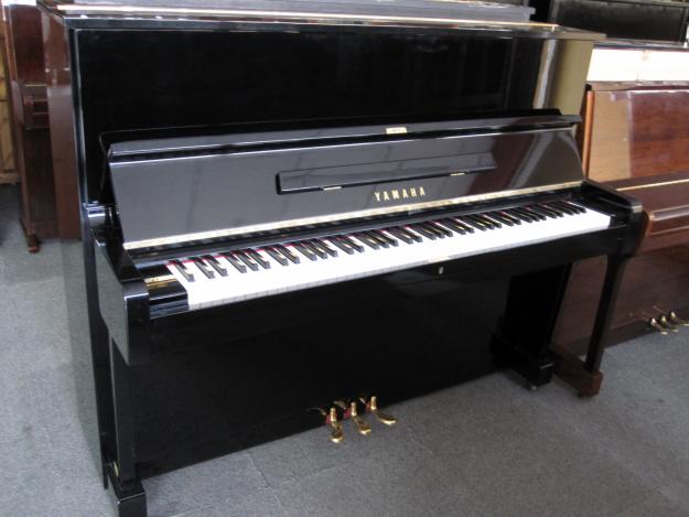 YAMAHA-U1G