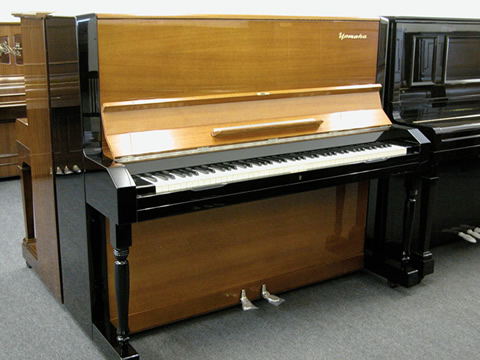 YAMAHA U3B