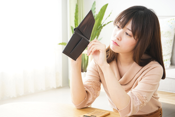 金欠の女性