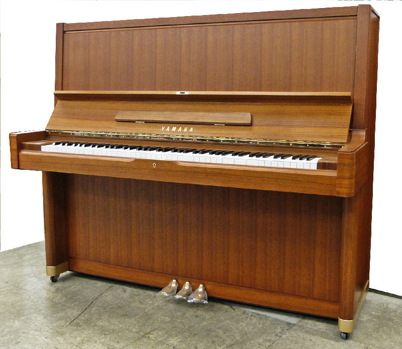 YAMAHA U7H
